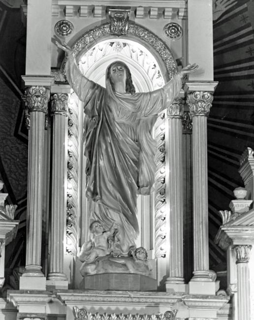 Alter statue